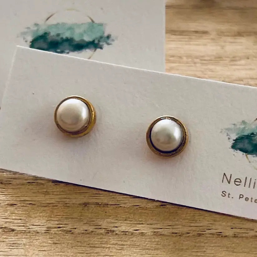 NELLIE PRATT FRESHWATER PEARL STUD EARRINGS